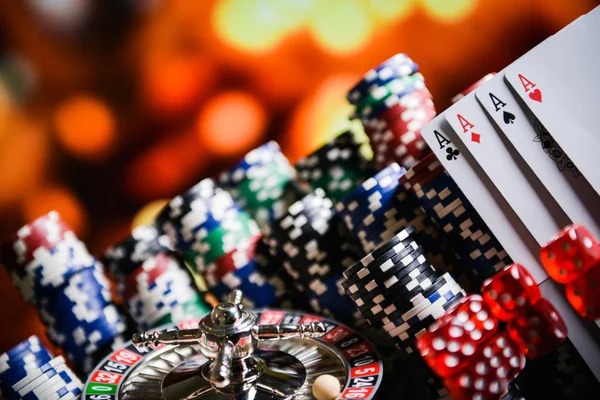 rogtoto slot Sic Bo table with three dice and professional dealer