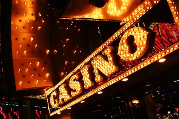 Diamond Empire reel symbols and winning combinations on rogtoto slot