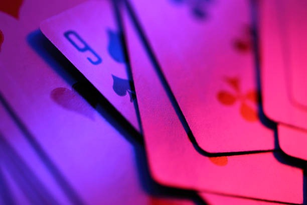 rogtoto slot dealer dealing cards in Lightning Baccarat hand